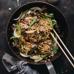 chinese-beef-chow-mein-2359315.jpg
