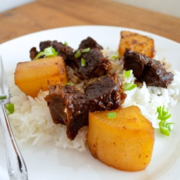 Chinese Braised Beef and Turnips (Daikon Radish)
