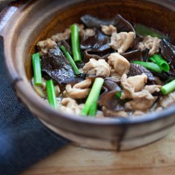 chinese-chicken-stew-with-black-fungus-2620986.jpg