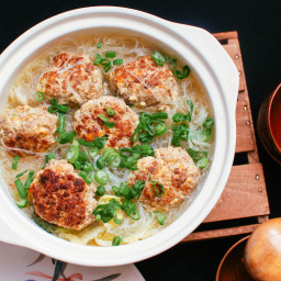 Chinese Lion's Head Pork Meatballs With Vermicelli and Cabbage Recipe