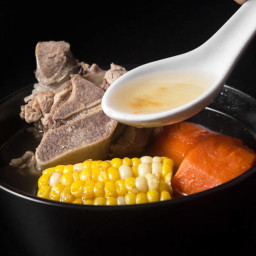 Chinese Pressure Cooker Pork Bone Soup 紅蘿蔔粟米豬骨湯