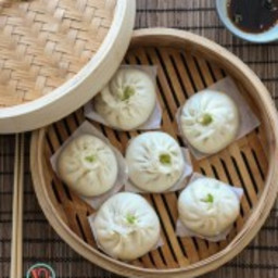 Chinese Steamed Meat Buns (Baozi) 包子