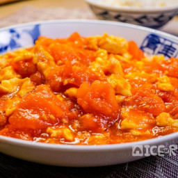 Chinese stir-fried tomatoes and eggs 番茄炒蛋