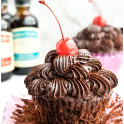 chocolate-cherry-cupcakes-1798910.jpg