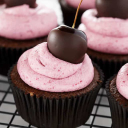 chocolate-cherry-cupcakes-1987022.jpg