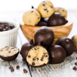 chocolate-chip-cookie-dough-truffles-1891032.jpg