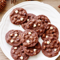 chocolate-chocolate-white-chocolate-chip-cookies-1640198.jpg