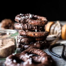 chocolate-covered-cinnamon-sugar-pretzels-1330085.jpg