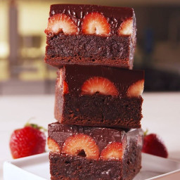 chocolate-covered-strawberry-brownies-2164650.jpg