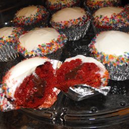 chocolate-filled-red-velvet-cupcake-3.jpg