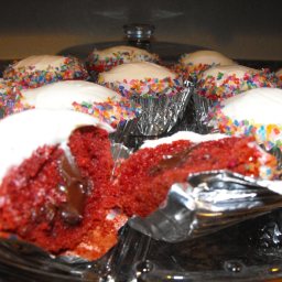 chocolate-filled-red-velvet-cupcake-4.jpg