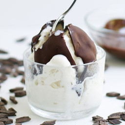 chocolate-hard-shell-ice-cream-topping-2768604.jpg