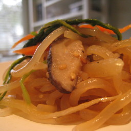Chop Che (Korean Clear Noodle Dish)