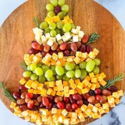 Christmas Tree Appetizer Cheese Board