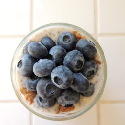 Cinnamon Overnight Oatmeal with Blueberries & Almond Butter