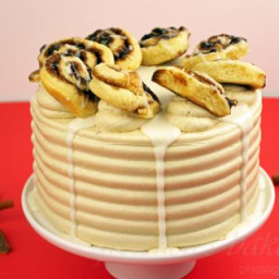 cinnamon-roll-cake-2305671.jpg