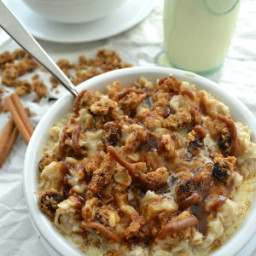 Cinnamon-Roll Oatmeal with Cookie Streusel