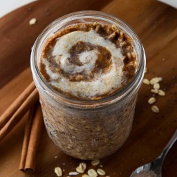 Cinnamon Roll Overnight Oats with Healthy Icing