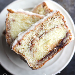 cinnamon-roll-pound-cake-1580469.jpg