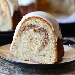 cinnamon-roll-pound-cake-e1442f.jpg