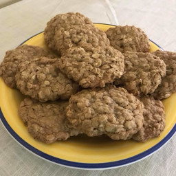 Classic Chewy Oatmeal Cookies