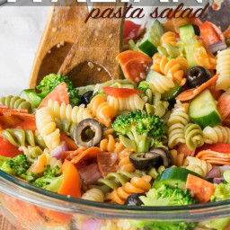 classic-italian-pasta-salad-1518424.jpg