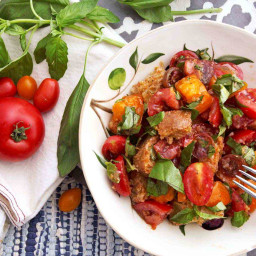 Classic Panzanella Salad (Tuscan-Style Tomato and Bread Salad) Recipe