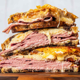 Classic Reuben Sandwiches (Corned Beef on Rye With Sauerkraut and Swiss) Re