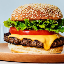 classic-smashed-cheeseburger-2602160.jpg