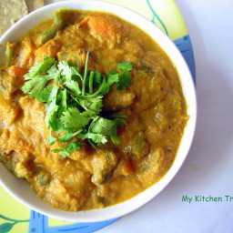 Coconut-Vegetable Curry with Cashews