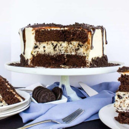 Cookies and Cream Cheesecake Cake