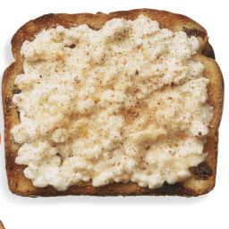 Cottage cheese with cinnamon-sugar toast