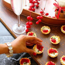 Cranberry and Cream Cheese Mini Phyllo Bites {Christmas Party Appetizers}