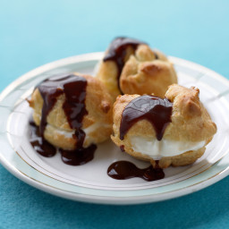 cream-puffs-with-ice-cream-and-hot-fudge-sauce-1622525.jpg