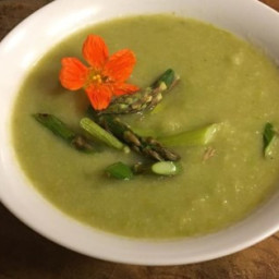 Creamy Asparagus and Cauliflower Soup Recipe