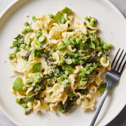 Creamy Asparagus Pasta With Peas and Mint