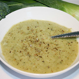Creamy Broccoli & Cauliflower Soup (Only 60 Calories)