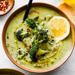 Creamy Caramelized Broccoli Soup {Healthy + 1 Pot}