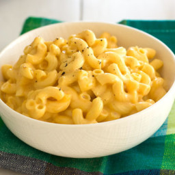 creamy-crockpot-macaroni-and-cheese-2075365.jpg