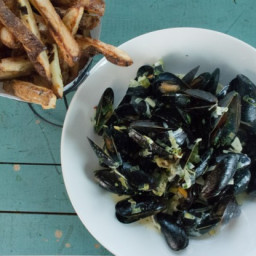 Creamy Dill Mussels with Sour Cream and Chive Fries