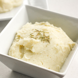 creamy-garlic-mashed-cauliflower-1549959.jpg