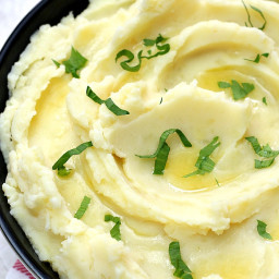 Creamy Garlic Slow Cooker Mashed Potatoes