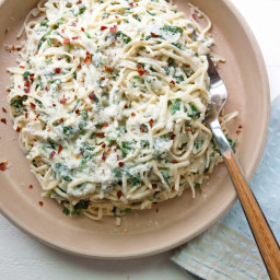 Creamy Goat Cheese and Spinach Linguine