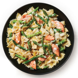Creamy Pasta with Asparagus and Salmon