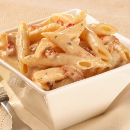 Creamy pasta with chicken and sun dried tomatoes 