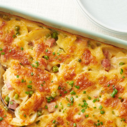 Creamy Scalloped Potatoes with Ham and Peas