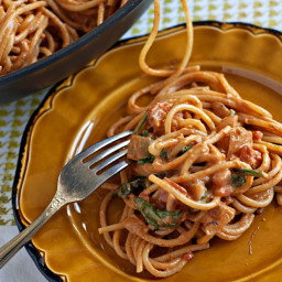 Creamy Spinach and Tomato Spaghetti