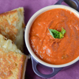 Creamy Tomato Soup (Panera Copycat Recipe)