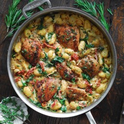 Creamy Tuscan Chicken and Gnocchi (30 Minutes, ONE-PAN)