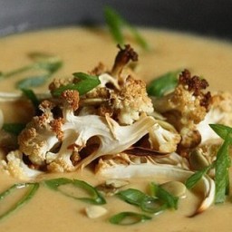 Creamy Vegan Cauliflower Soup with Red Curry